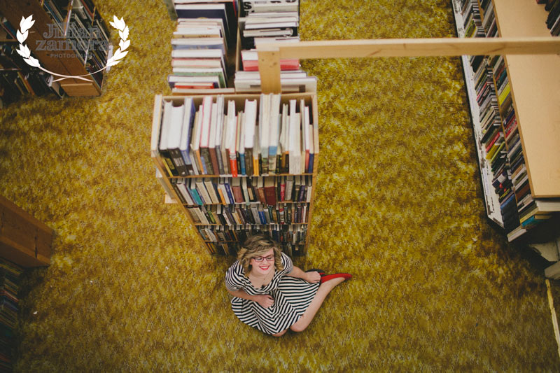 recycled-bookstore-senior-portraits-05