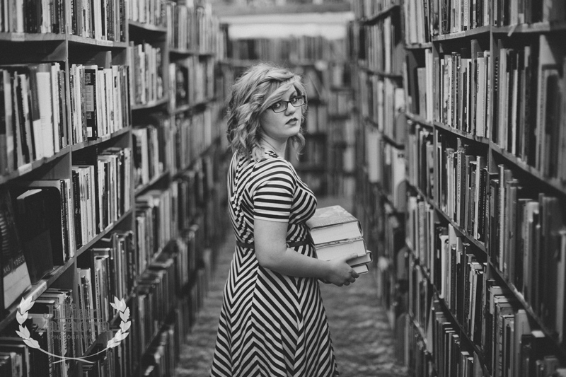 recycled-bookstore-senior-portraits-08