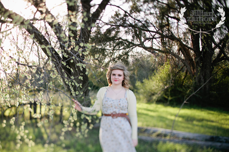 recycled-bookstore-senior-portraits-10