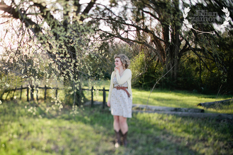 recycled-bookstore-senior-portraits-12