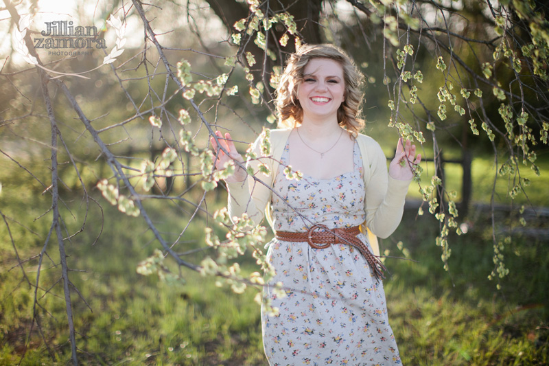 recycled-bookstore-senior-portraits-13