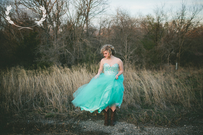 recycled-bookstore-senior-portraits-29